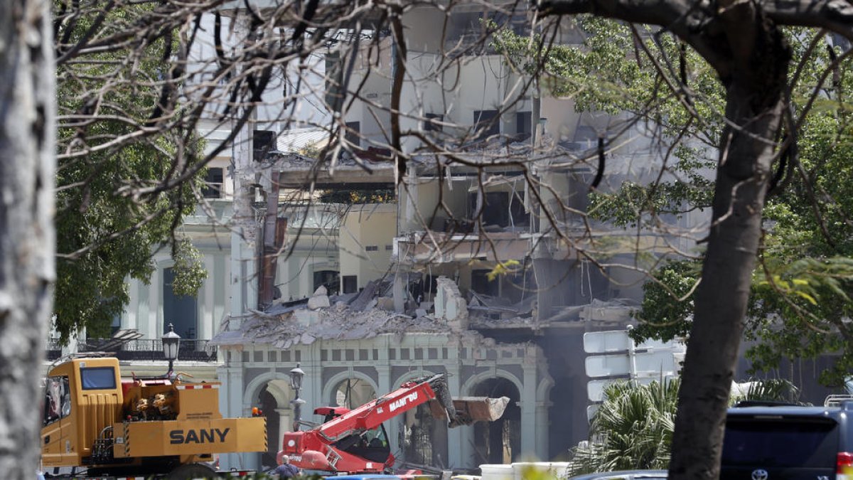 La façana del luxós hotel Saratoga, a l’Havana, va quedar esfondrada després de l’explosió.