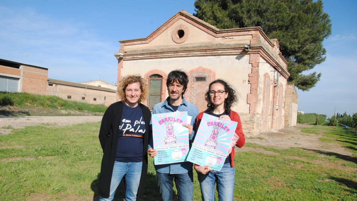 La presentación se hizo ayer ante la estación del Carrilet.