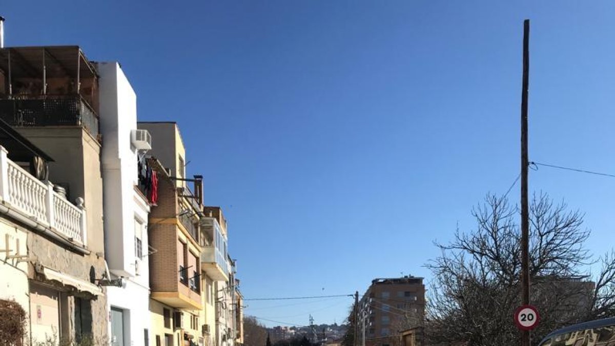 La calle Alcabón que se cierra hoy para reparar baches.