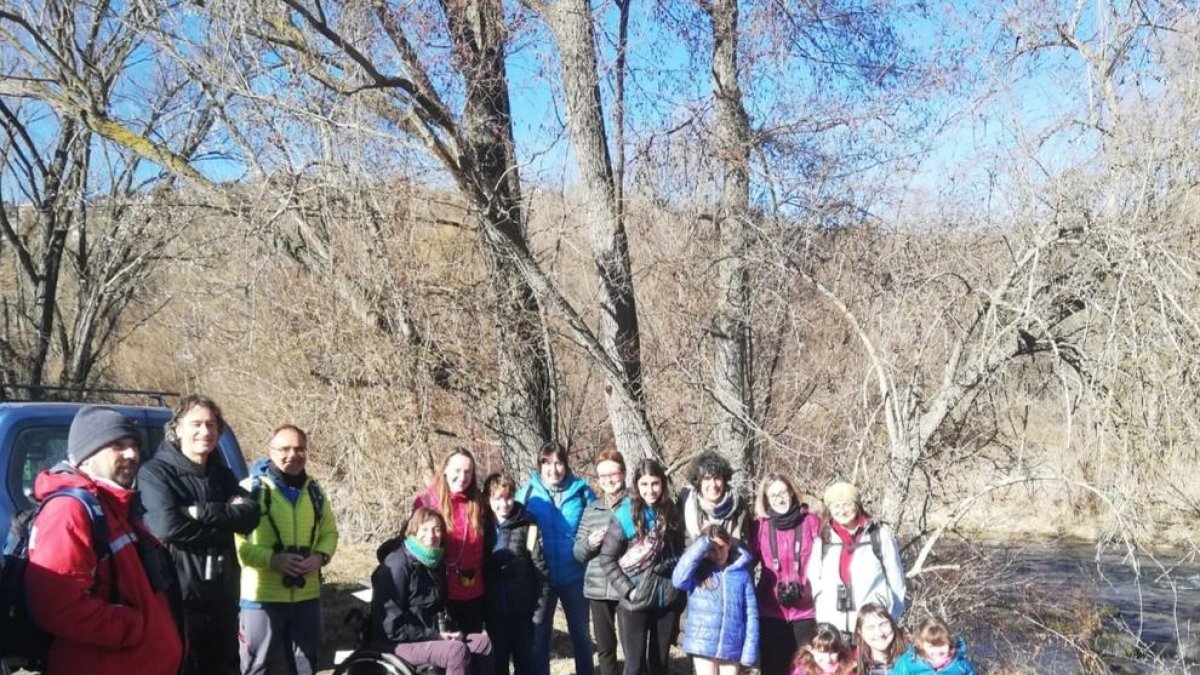 Los participantes en la jornada sobre las aves de la zona.