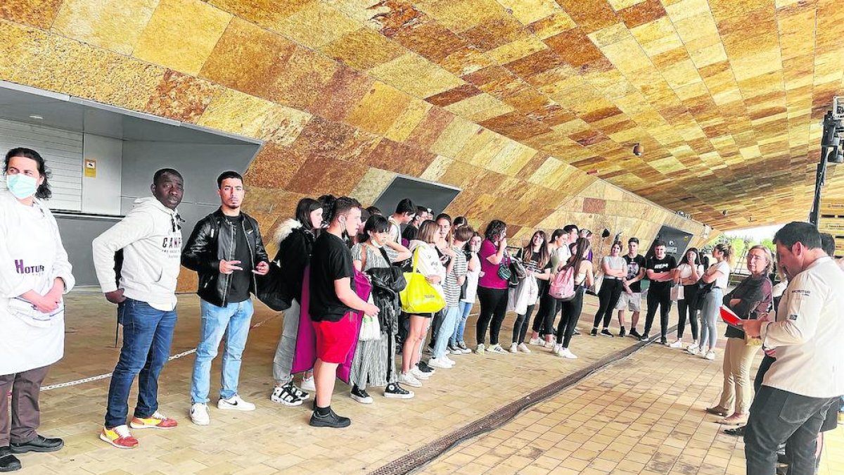 Personal  -  Toda la preparación y puesta en marcha del evento cinematográfico en la Llotja reunió a casi 200 personas.