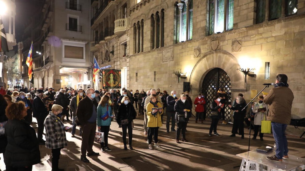 Un moment de la concentració ahir a la plaça Paeria.