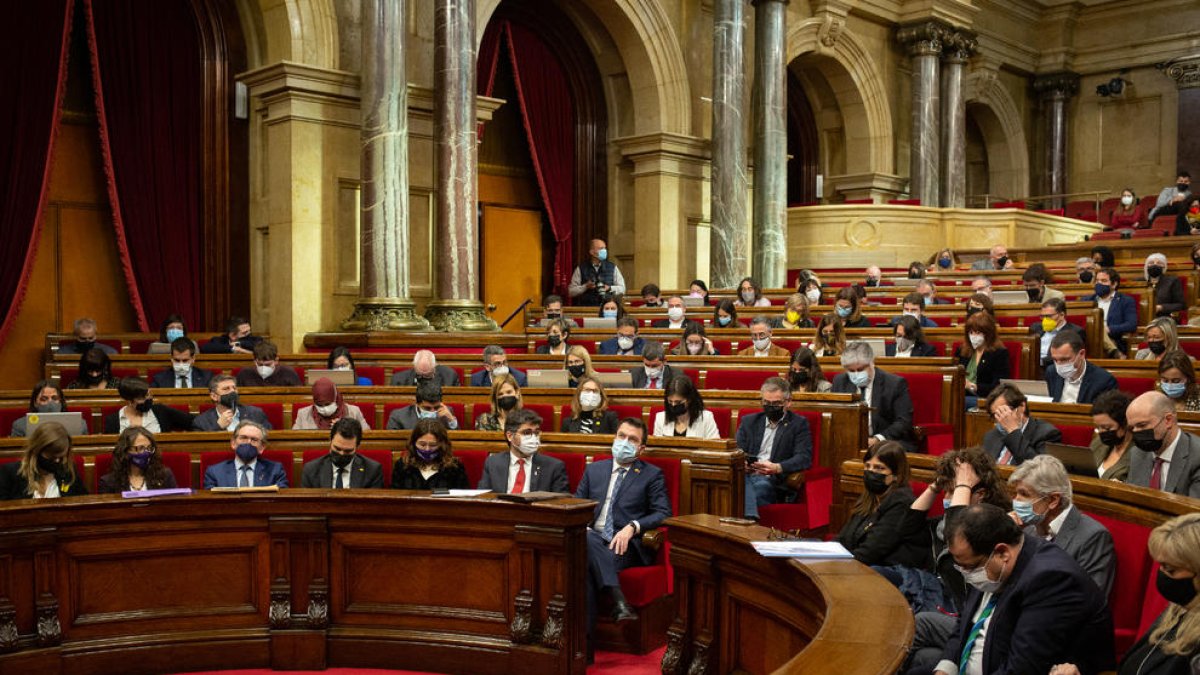 Los diputados del Parlament durante el pleno del pasado 22 de febrero.