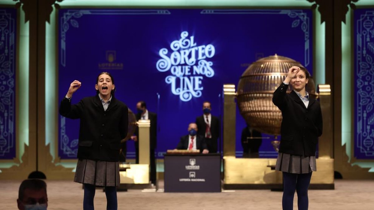 Dos nenes de San Ildefonso al sorteig del 22 de desembre.