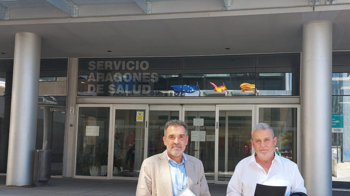 El alcalde de Fraga, Santiago Burgos, y el edil Àngel Cabrera.