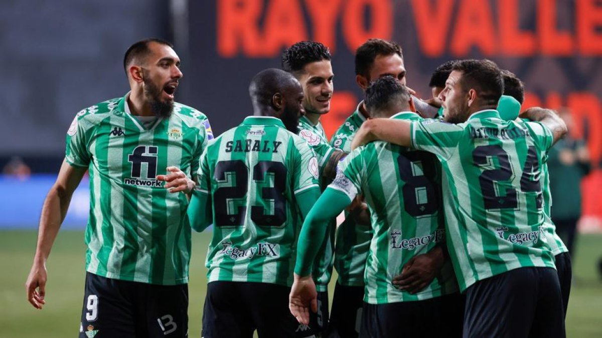 El Betis celebrant un gol a Vallecas.