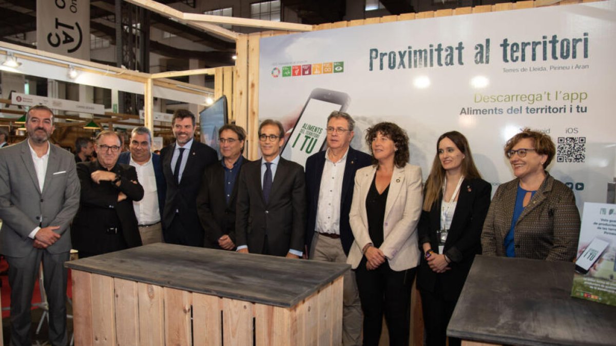 Representants de la Generalitat i la diputació de Lleida, ahir en la inauguració del certamen.