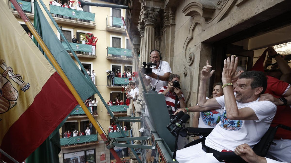 Unzué, al balcó de l’ajuntament de Pamplona.