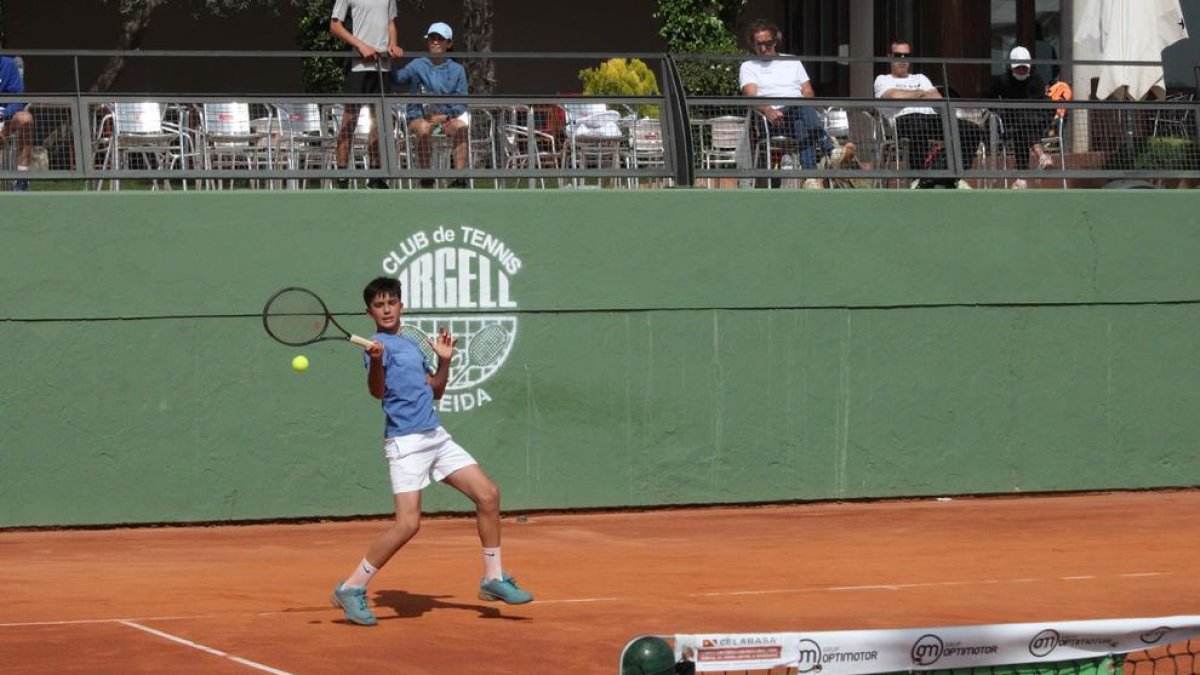 Hoy se disputan ocho partidos del Trofeu Albert Costa en las pistas de del Club Tennis Urgell.