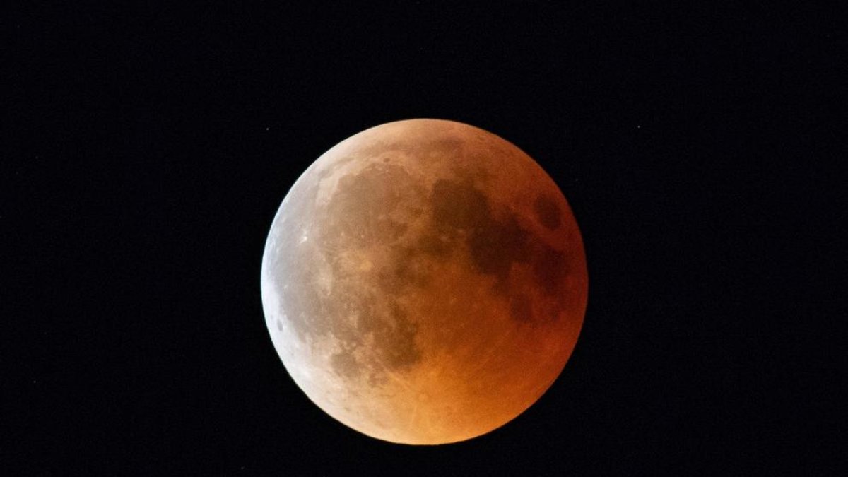 Lluna de sang: Per què la lluna es veu roja?