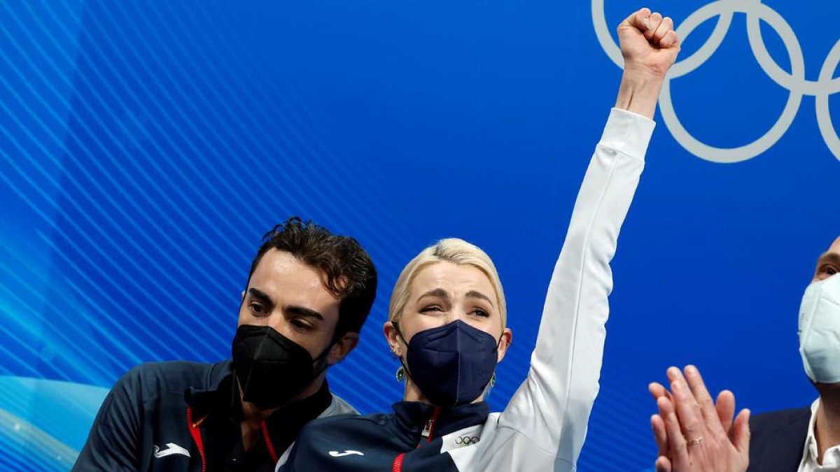 Los patinadores Adrià Díaz y Olivia Smart, diploma olímpico.