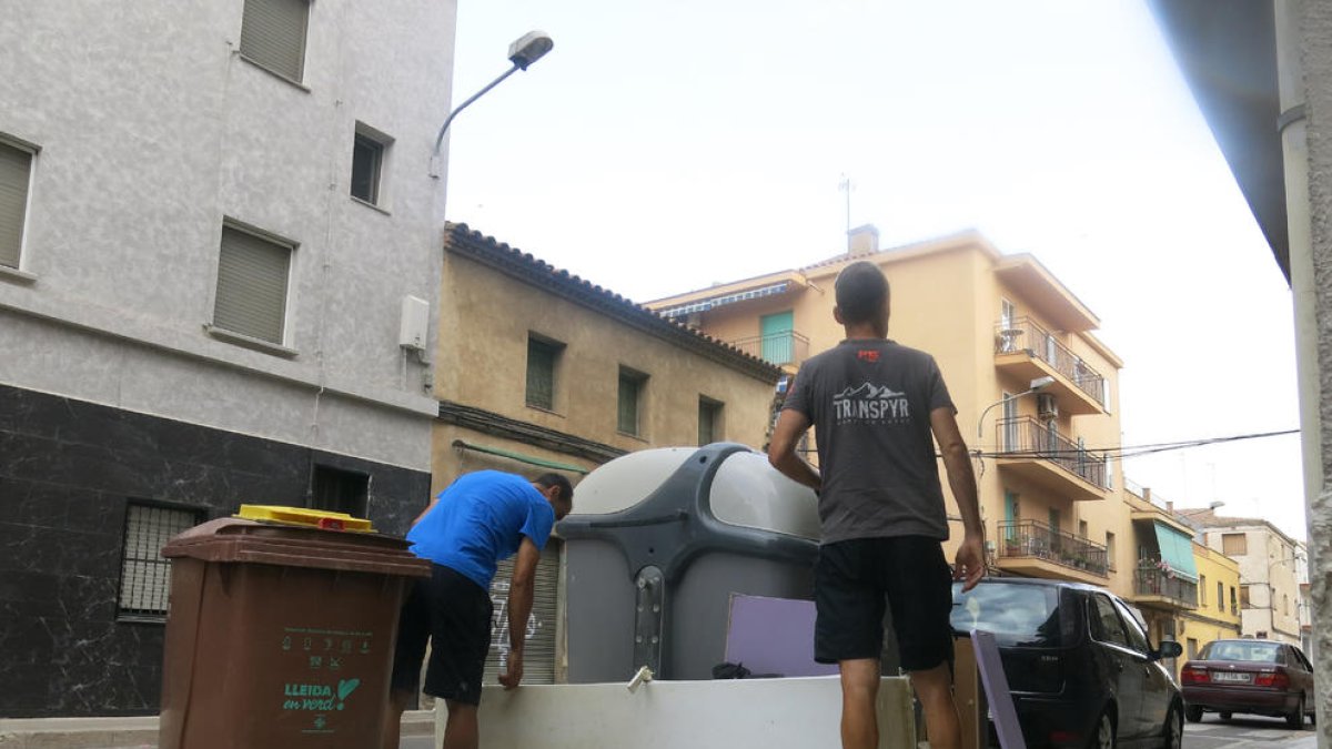 Agentes de paisano reforzarán el servicio de vigilancia y detección del abandono de basura en la calle.