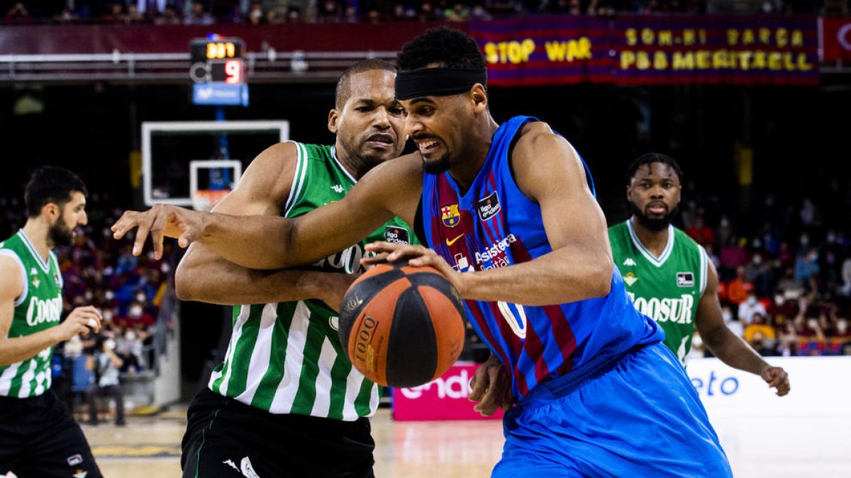 Brandon Davies, defensat per Báez, va ser imparable.