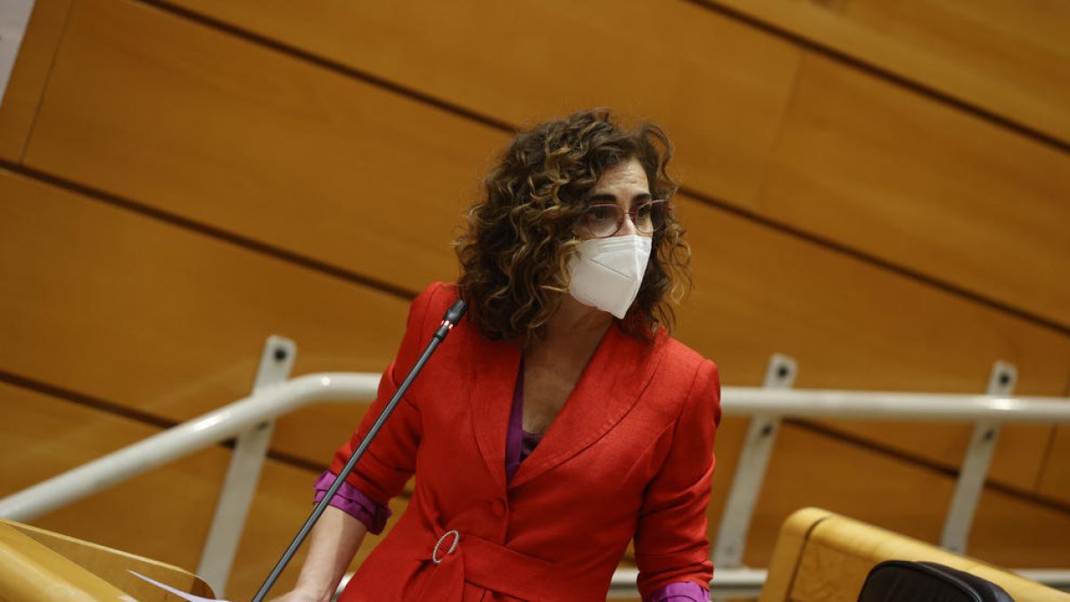 El Gobierno español evalúa rebaja fiscal a carburantes y productos afectados por inflación