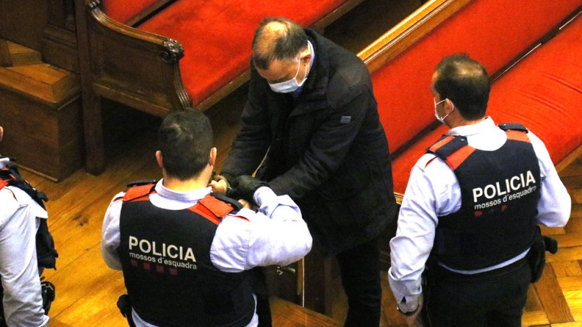 El jurat considera que l’acusat no pateix cap trastorn.