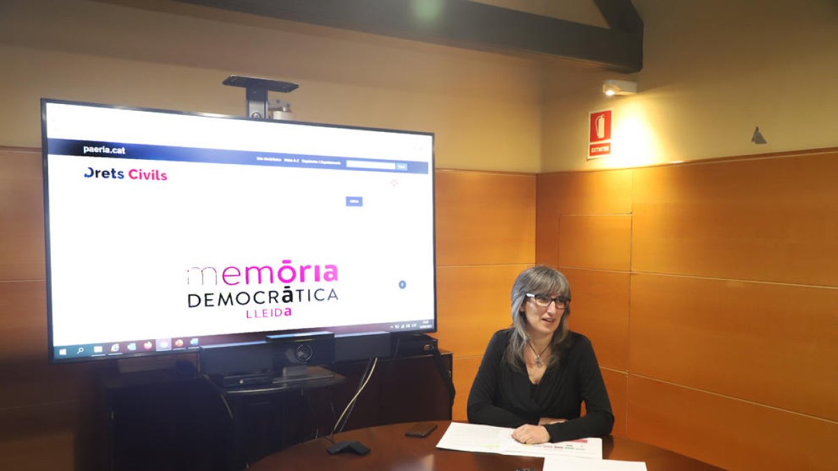 La regidora Sandra Castro, en la presentació de la pàgina web.