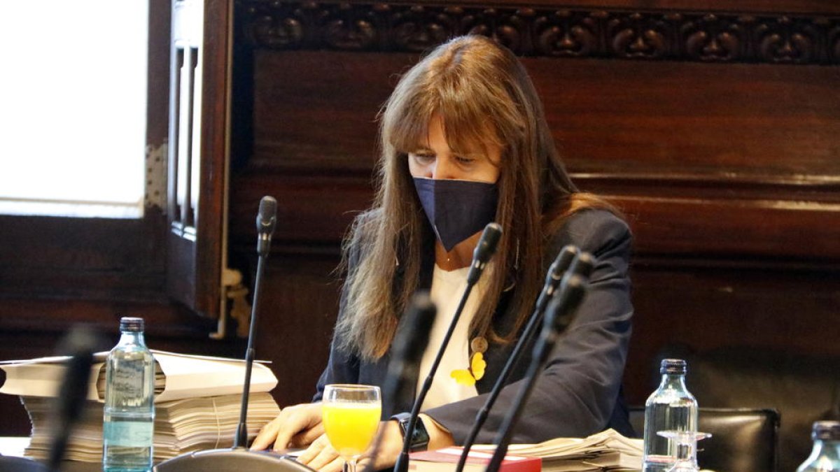 La Mesa del Parlament acuerda acabar con la licencia por edad