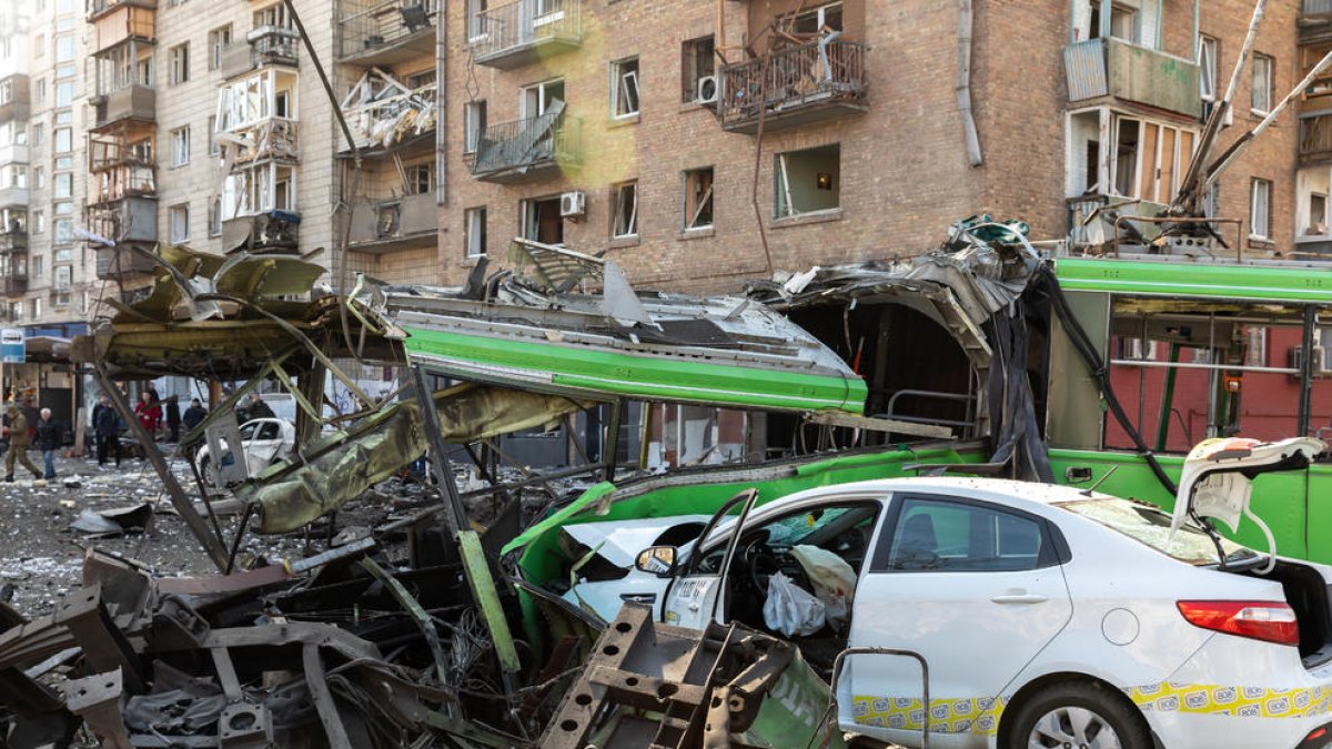 Una visión general de la destrucción en Kiev, la capital de Ucrania, tras un bombardeo ruso.