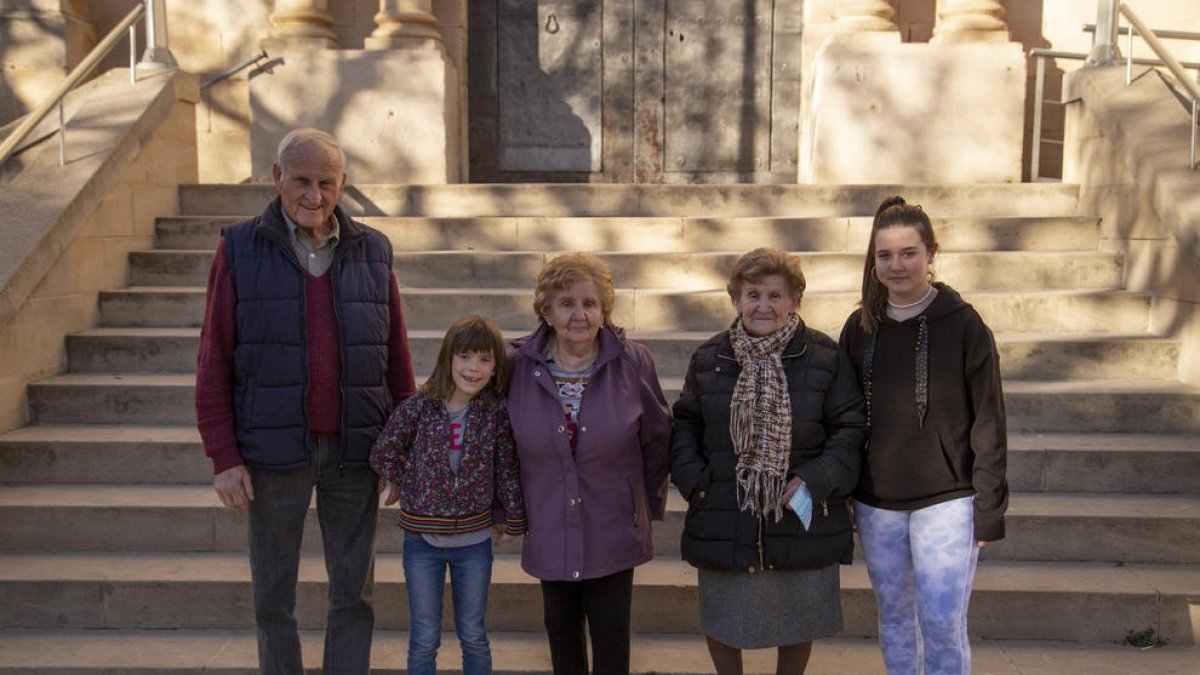 Cinc dels protagonistes lleidatans de la pel·lícula 'Alcarràs'