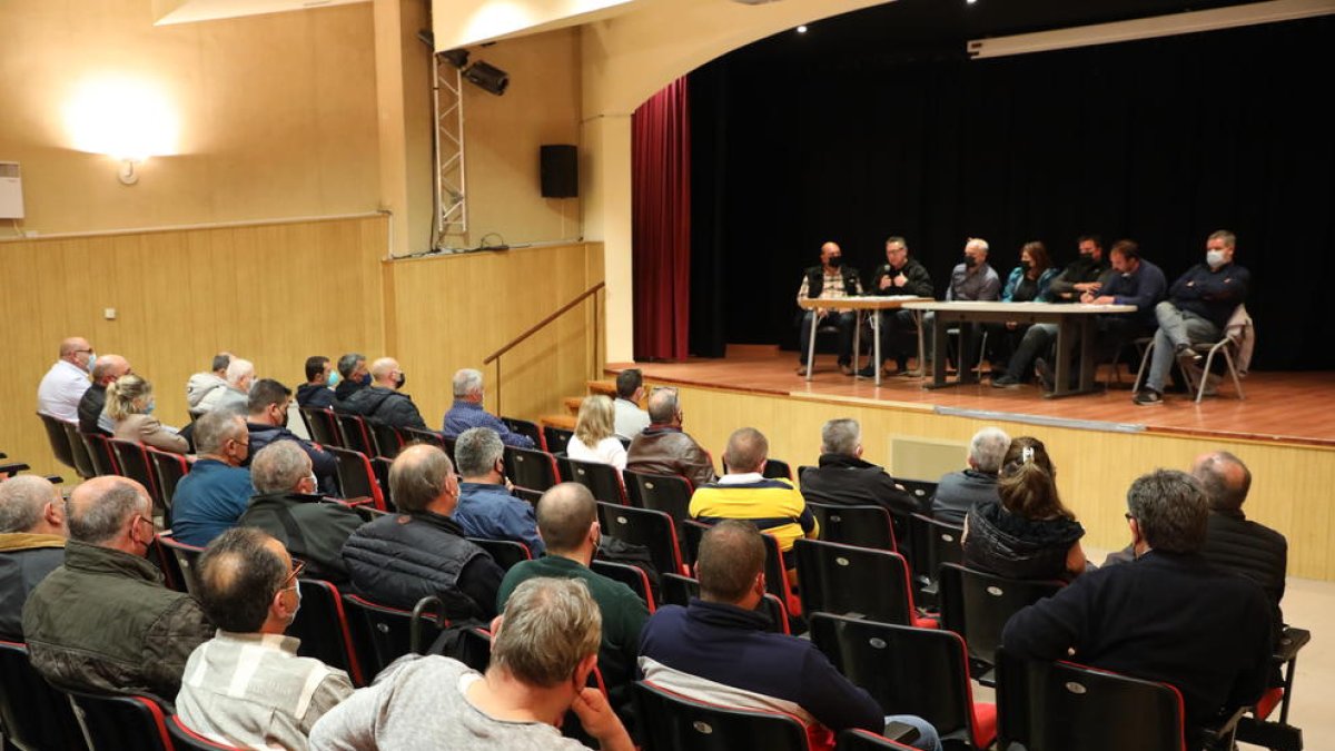 JARC va convocar ahir els afectats per les gelades a una assemblea celebrada a Alcarràs.