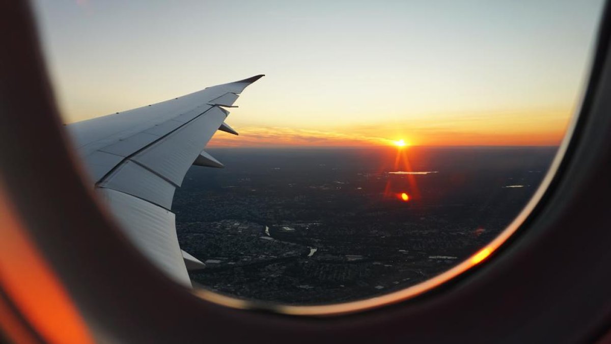 Piden 6 años de prisión a una mujer por más de 130 estafas con billetes de avión falsos
