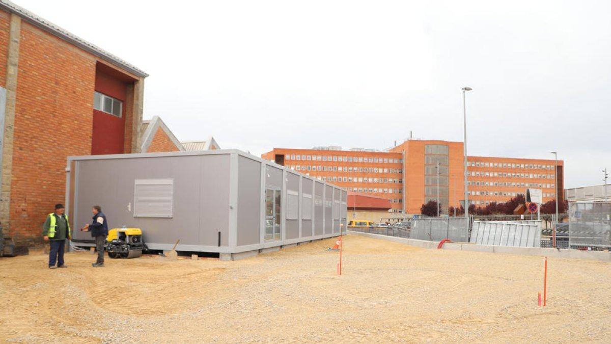 La nova ubicació de la zona del SEM en obres al costat de l’institut Guindàvols.