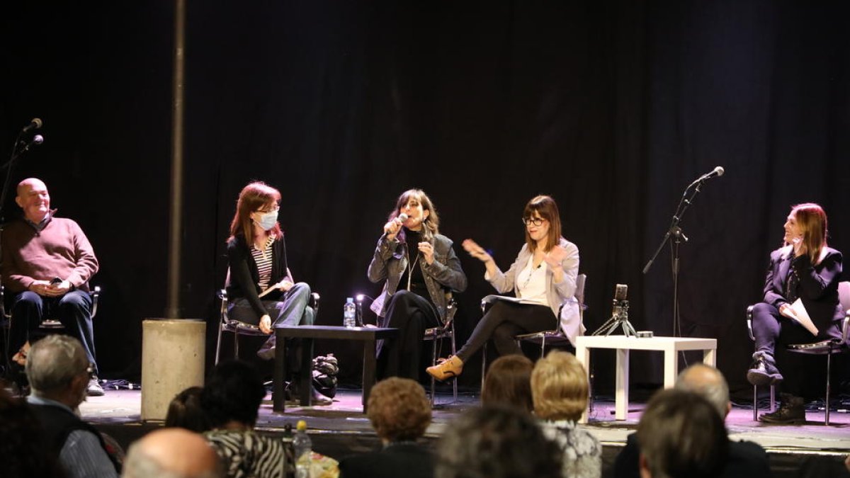 Marta Alòs presenta en el Cafè del Teatre su nueva novela, 'Sense data'