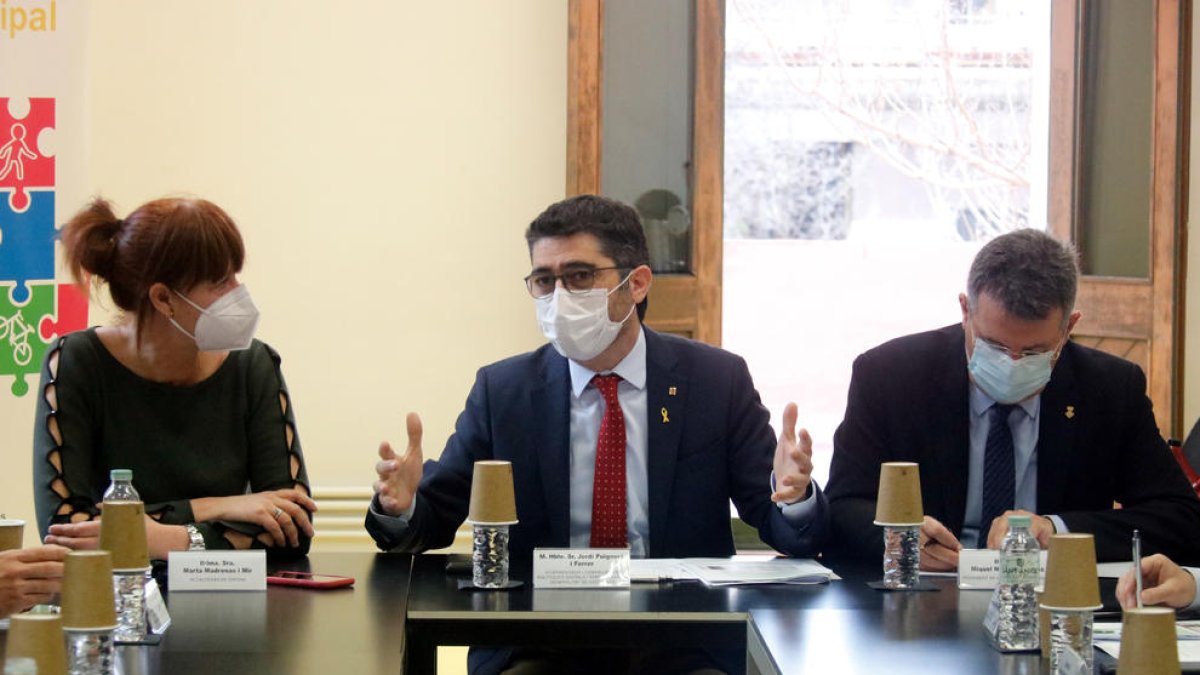 El vicepresidente del Govern, Jordi Puigneró; la alcaldesa de Girona, Marta Madrenas, y el presidente de la Diputación, Miquel Noguer, durante la reunión de trabajo de este jueves.