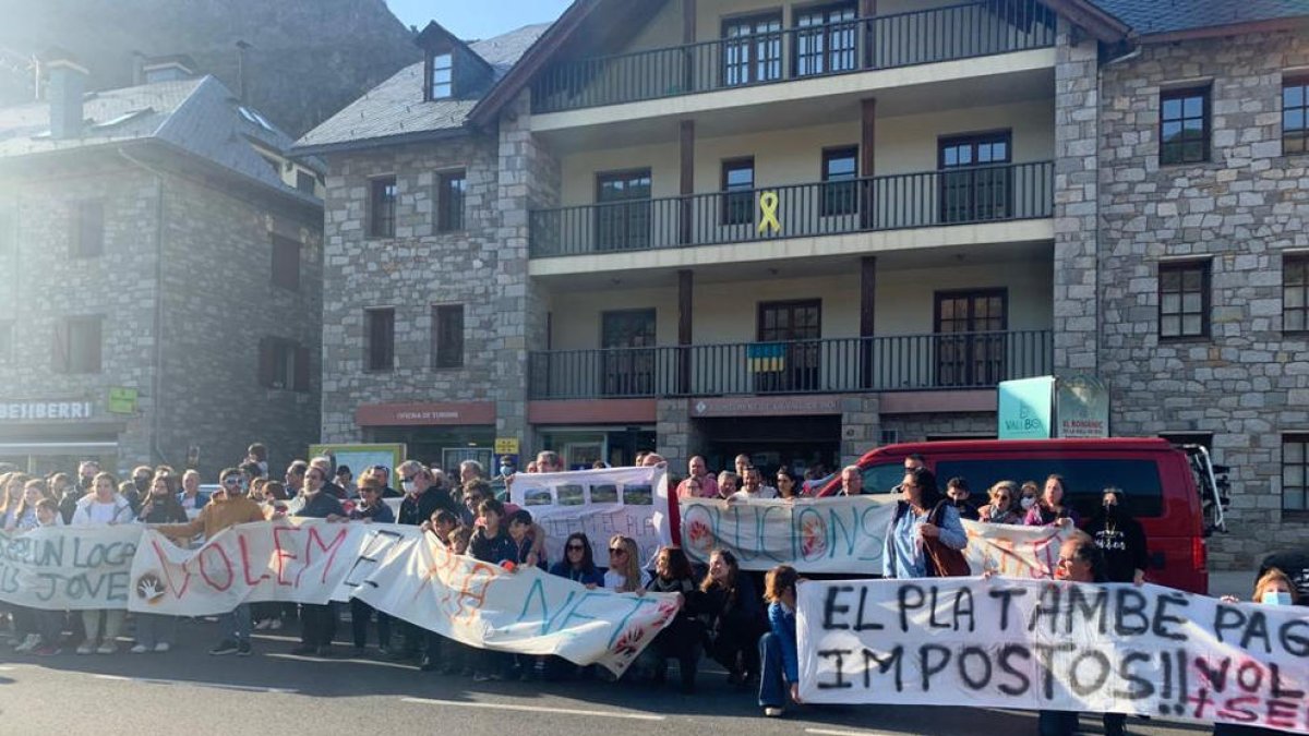 Els veïns van participar en els actes reivindicatius ahir.