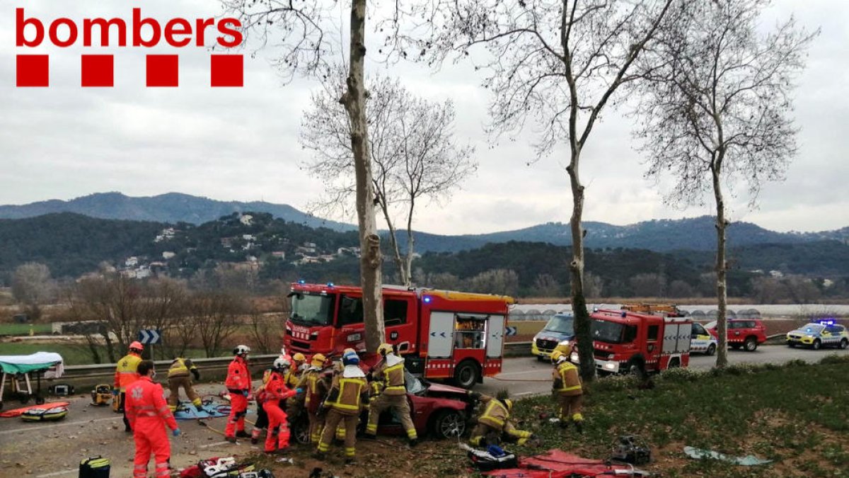 Los Bombers trabajan en el accidente de Vilanova del Vallès.