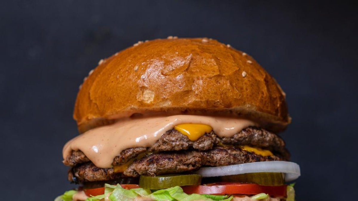 Demanda a McDonald's por vender hamburguesas de menor tamaño que las imágenes