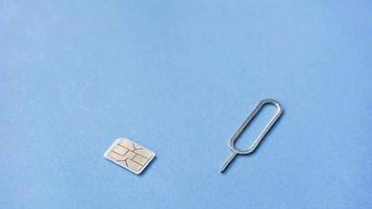 Para qué sirve el agujero de la llave SIM?