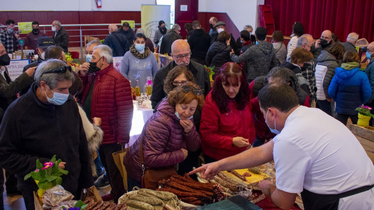 Los visitantes pudieron degustar y comprar aceite, trufas y otros alimentos de proximidad.