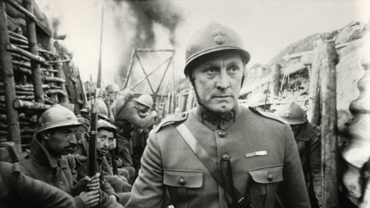 Fotograma de la película ‘Senderos de gloria’, de Stanley Kubrick.