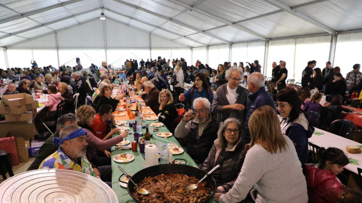 Gran assistència ahir a la Festa de les Cassoles de Sant Josep a Albesa.