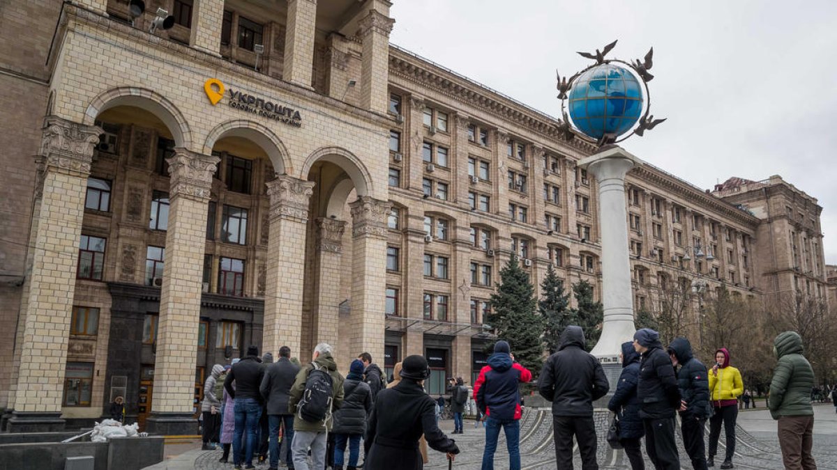 Locura entre los ucranianos para tener el sello del hundimiento del Moskvá