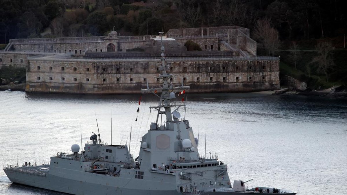 La fragata Blas de Lezo zarpa del Arsenal Militar de Ferrol para dirigirse al mar Negro ante la escalada de tensión entre Rusia y Ucrania.