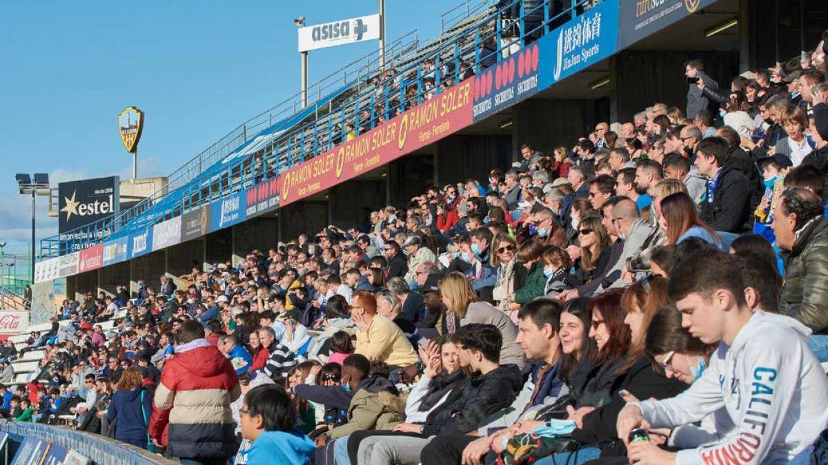 La grada general del Camp d’Esports, durant un partit del Lleida d’aquesta temporada.