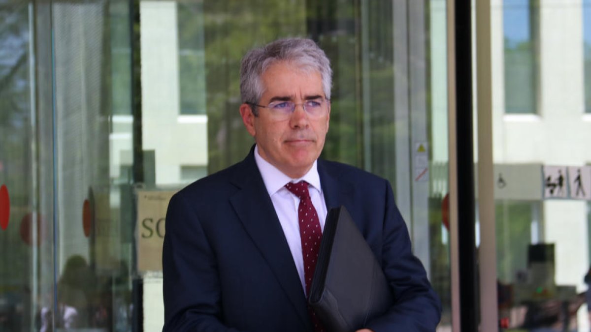 Francesc Homs, ayer saliendo de la Ciutat de la Justícia.