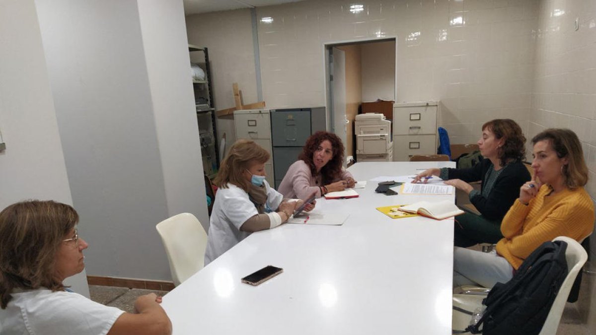 La CUP es va reunir amb la junta de personal de l’Arnau de Vilanova.
