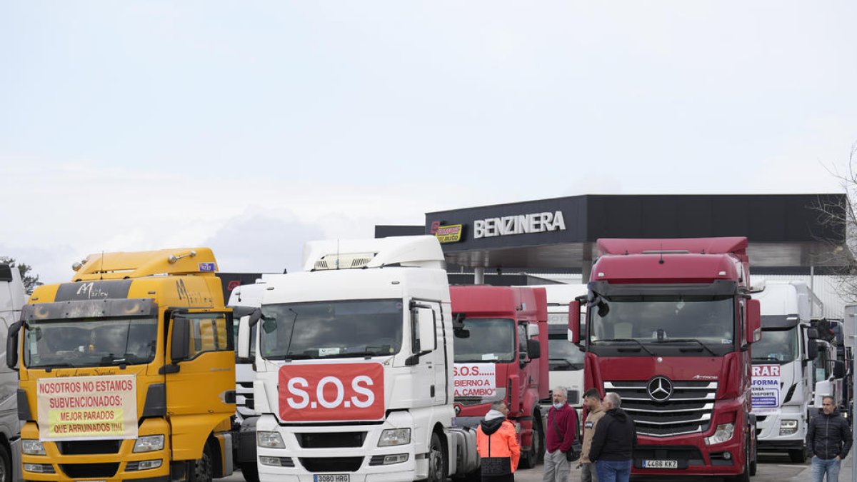 El Govern espanyol ofereix 500 milions per abaratir el gasoil als transportistes