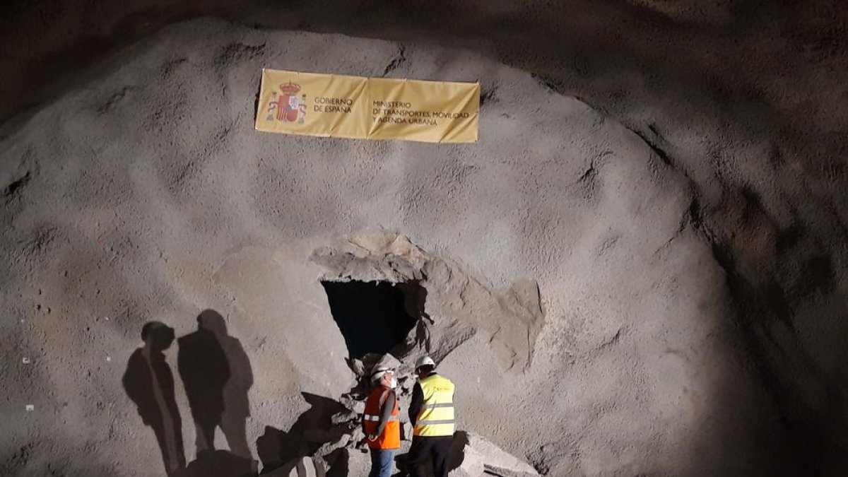 La perforación de los dos extremos del túnel, en la boca este, en marzo del año pasado.