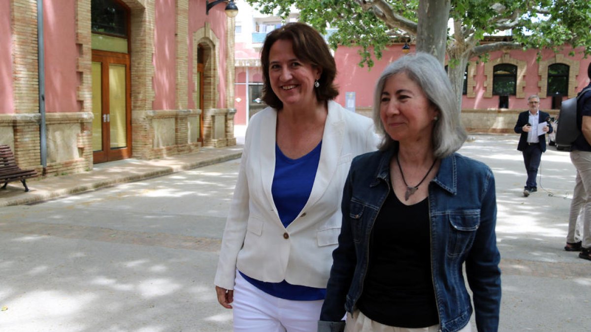 Paluzie i la seua successora al capdavant de l’ANC, Dolors Feliu.