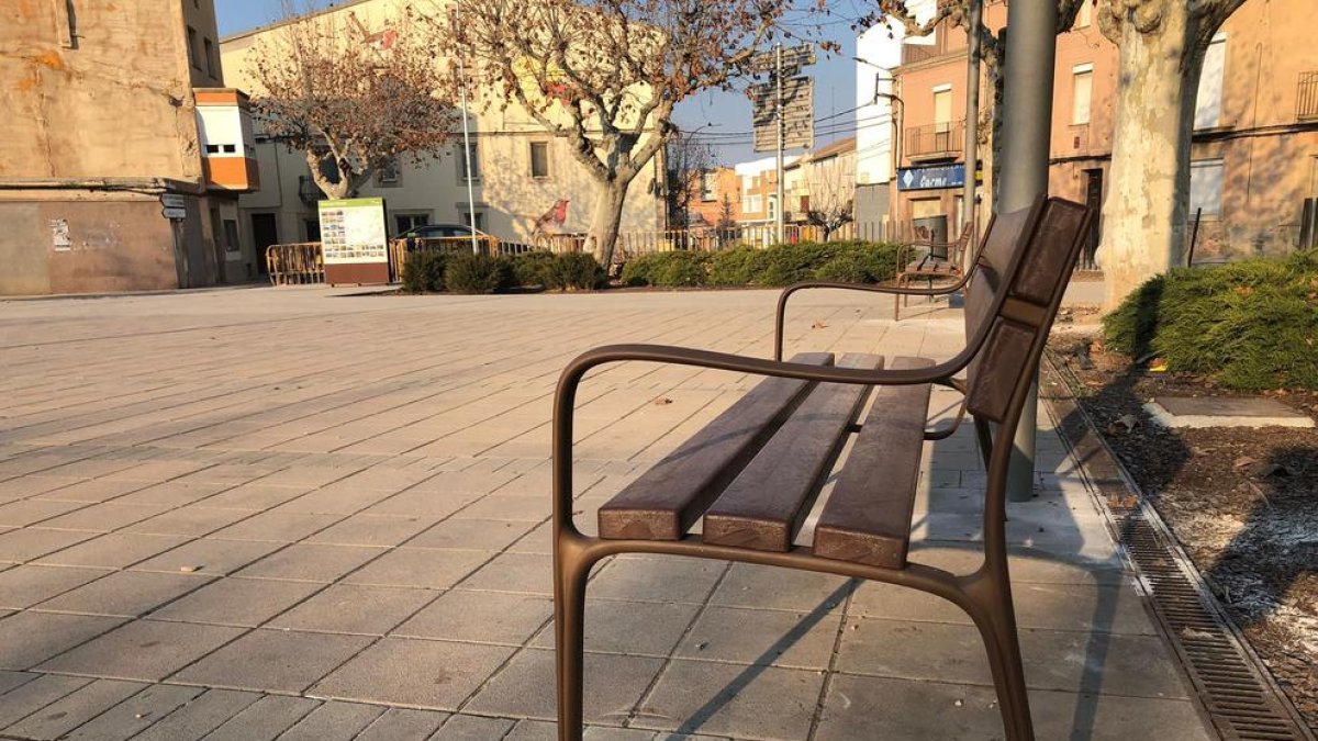 Un dels bancs substituïts.