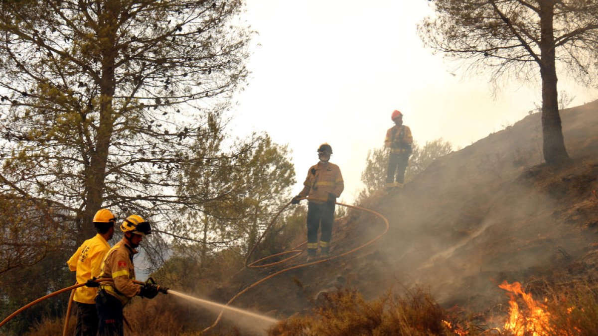 Tallada la C-16 a Manresa per l'incendi del Pont de Vilomara, que també obliga a confinar Sant Fruitós i Navarcles