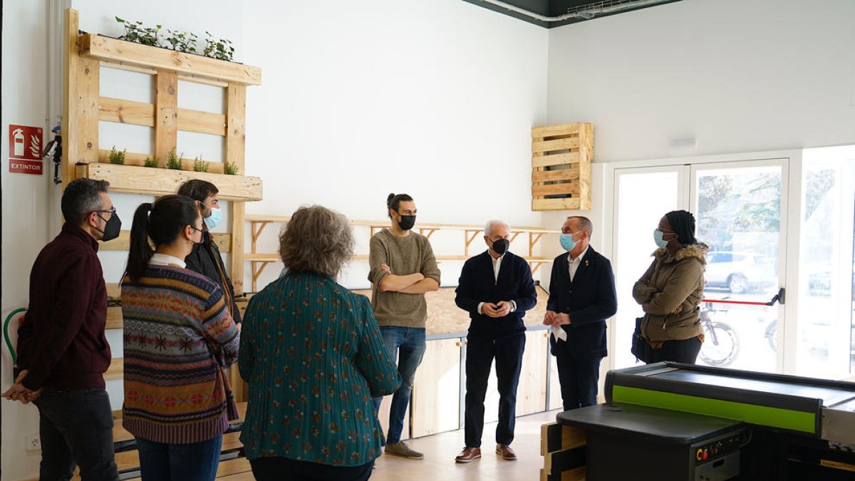 Visita ayer a la nueva tienda del Banc dels Aliments en la avenida Balàfia.
