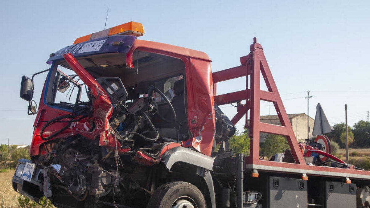 Vuitena víctima de l’any a Lleida - L’accident es va produir a la sortida de Tàrrega cap a Anglesola. Es tracta de la vuitena víctima mortal de trànsit en el que portem del 2022 a les comarques de Lleida. A Catalunya ja han mort 91 persones ...