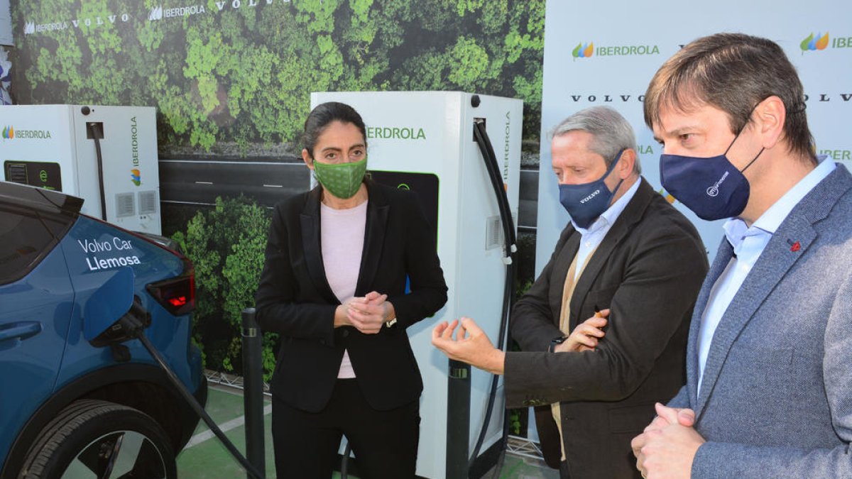Raquel Blanco (Iberdrola), a la presentació amb José María Galofré i Carlos Costa, ahir.