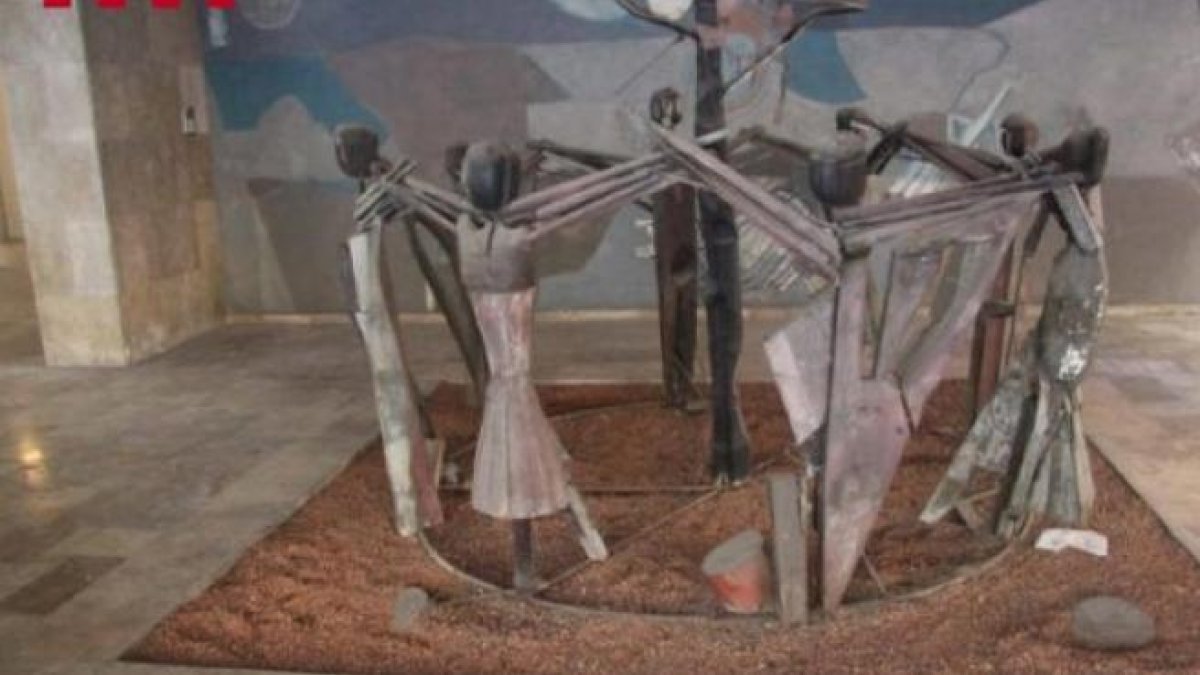 La escultura ‘La Sardana’ forma parte de la obra de Guinovart.