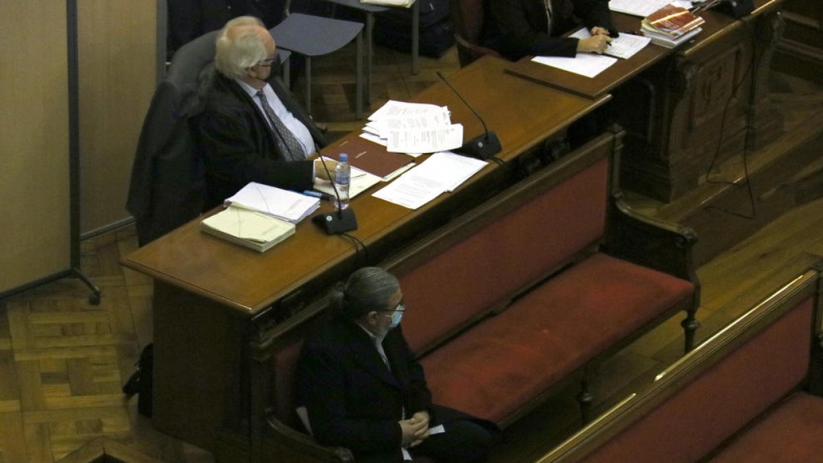 Comencen a jutjar un home per deixar morir la seva parella per un atac diabètic i gravar-la agonitzant a Viladecans